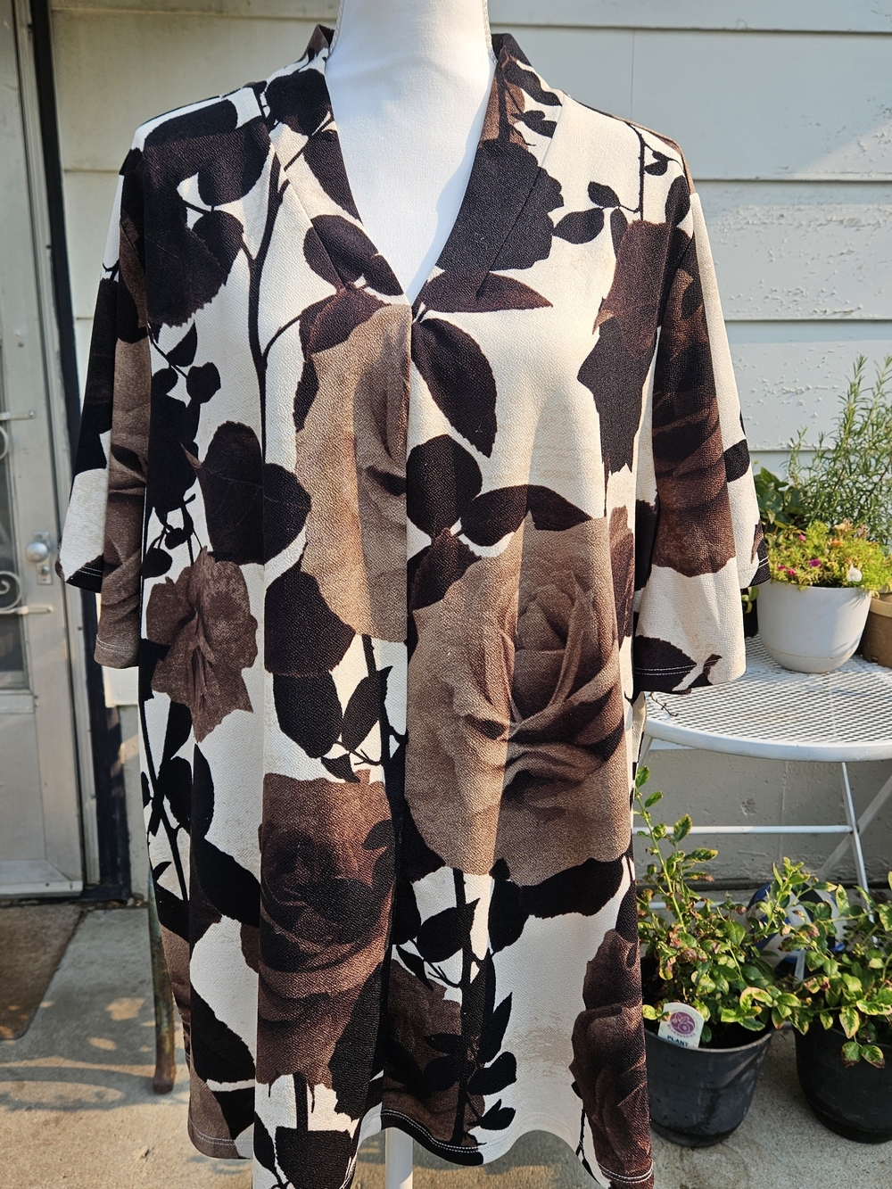 BEAUTIFUL by Lawrence Zarian Floral V-Neck Tunic Top in Cream and Brown 3X